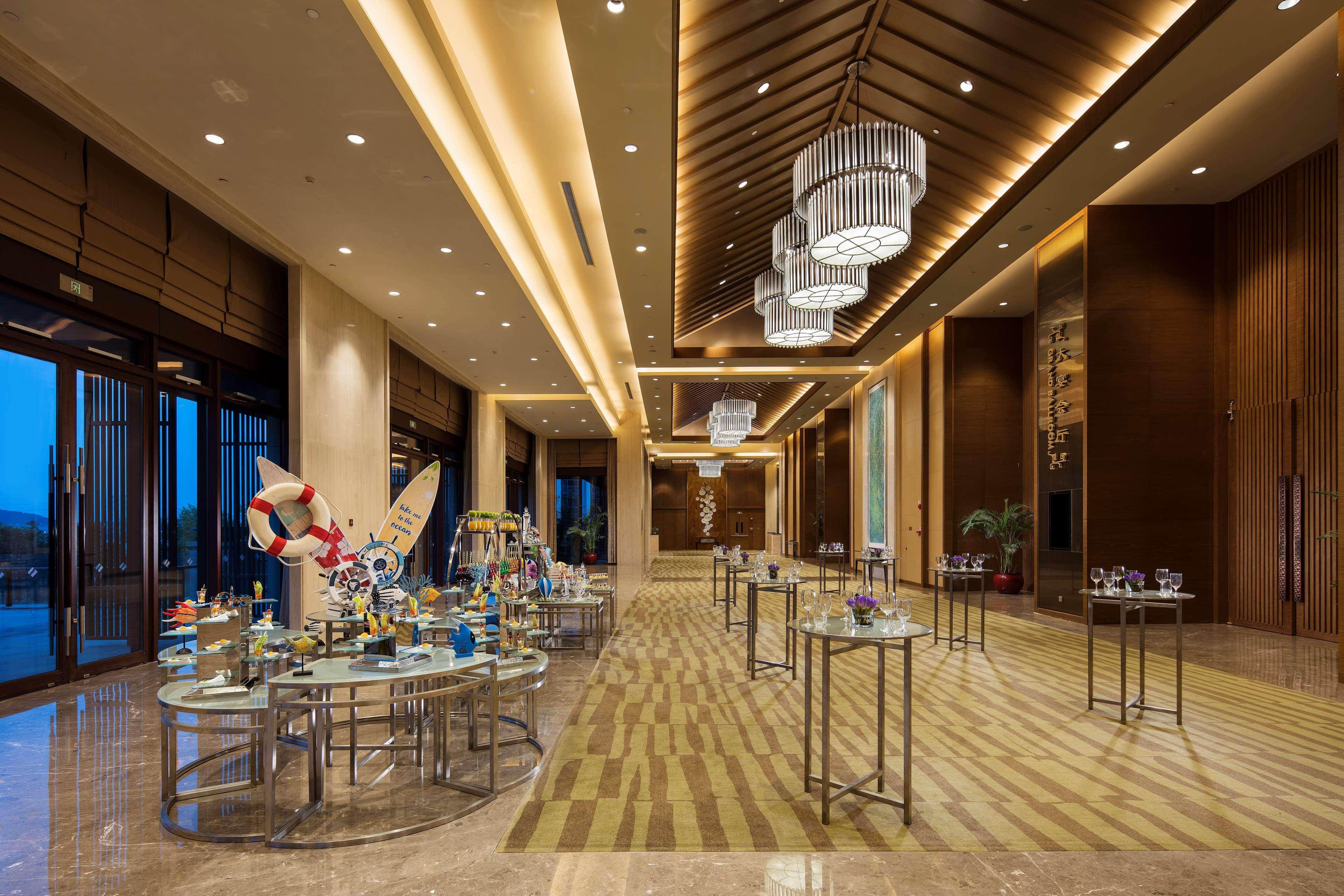 Hilton Wuhan Optics Valley Exteriör bild