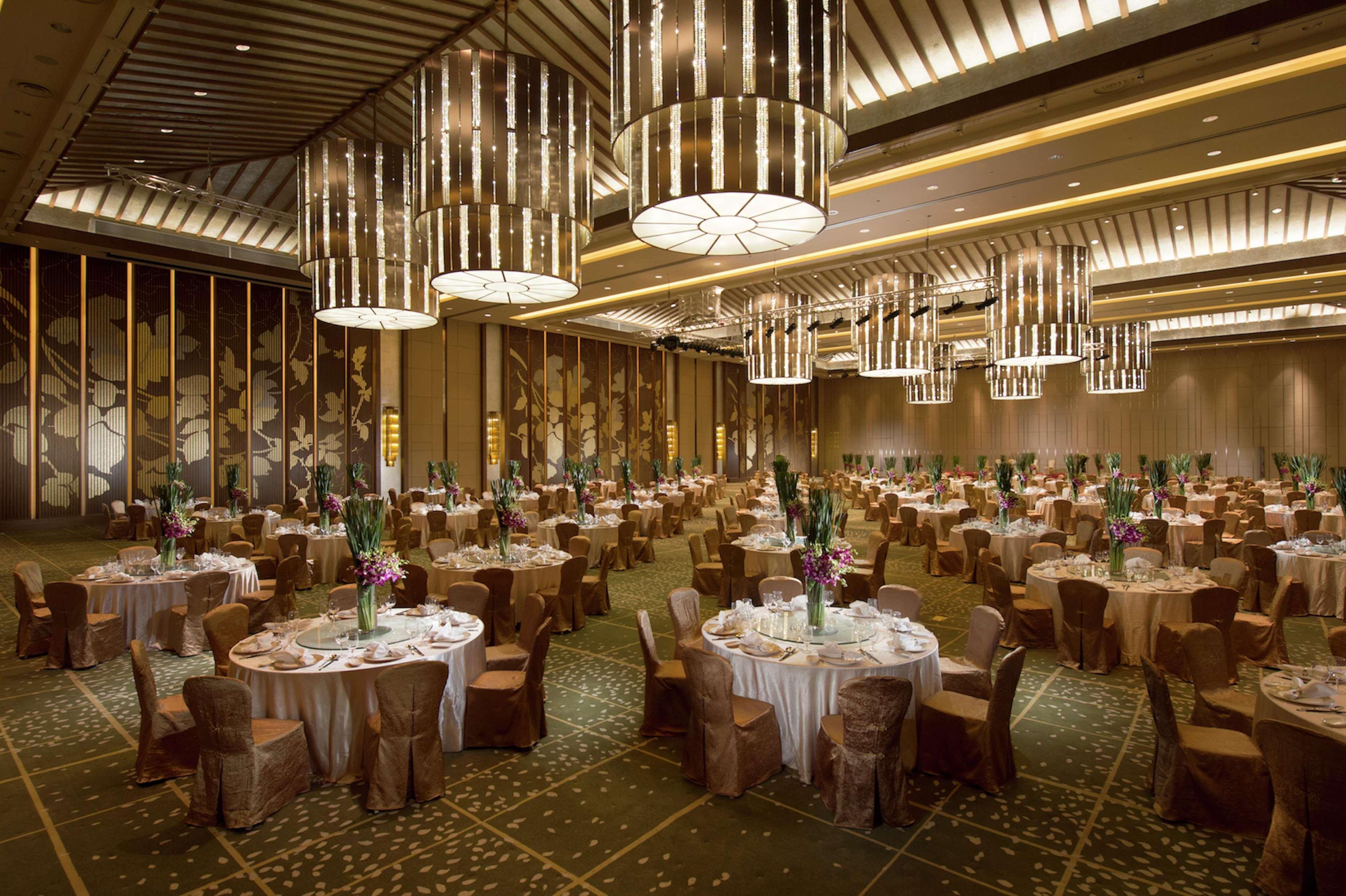 Hilton Wuhan Optics Valley Exteriör bild
