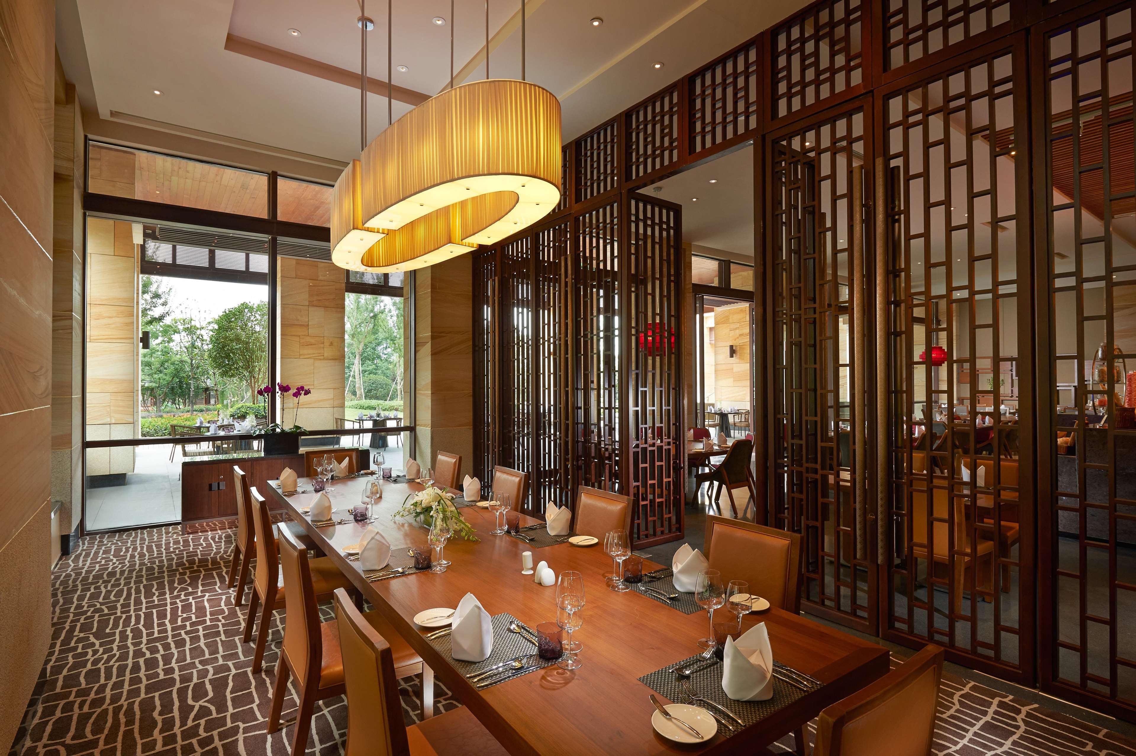 Hilton Wuhan Optics Valley Exteriör bild