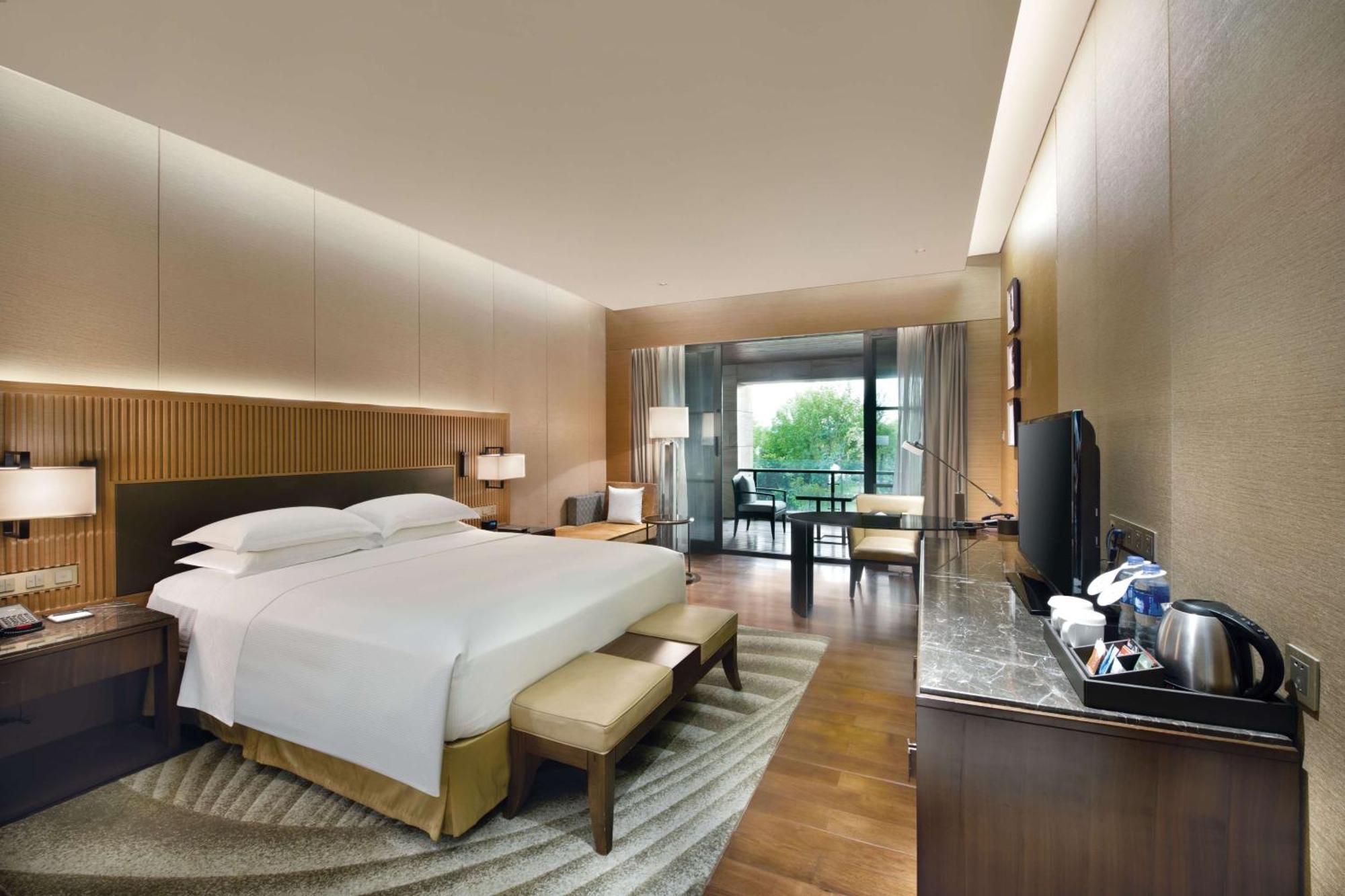 Hilton Wuhan Optics Valley Exteriör bild
