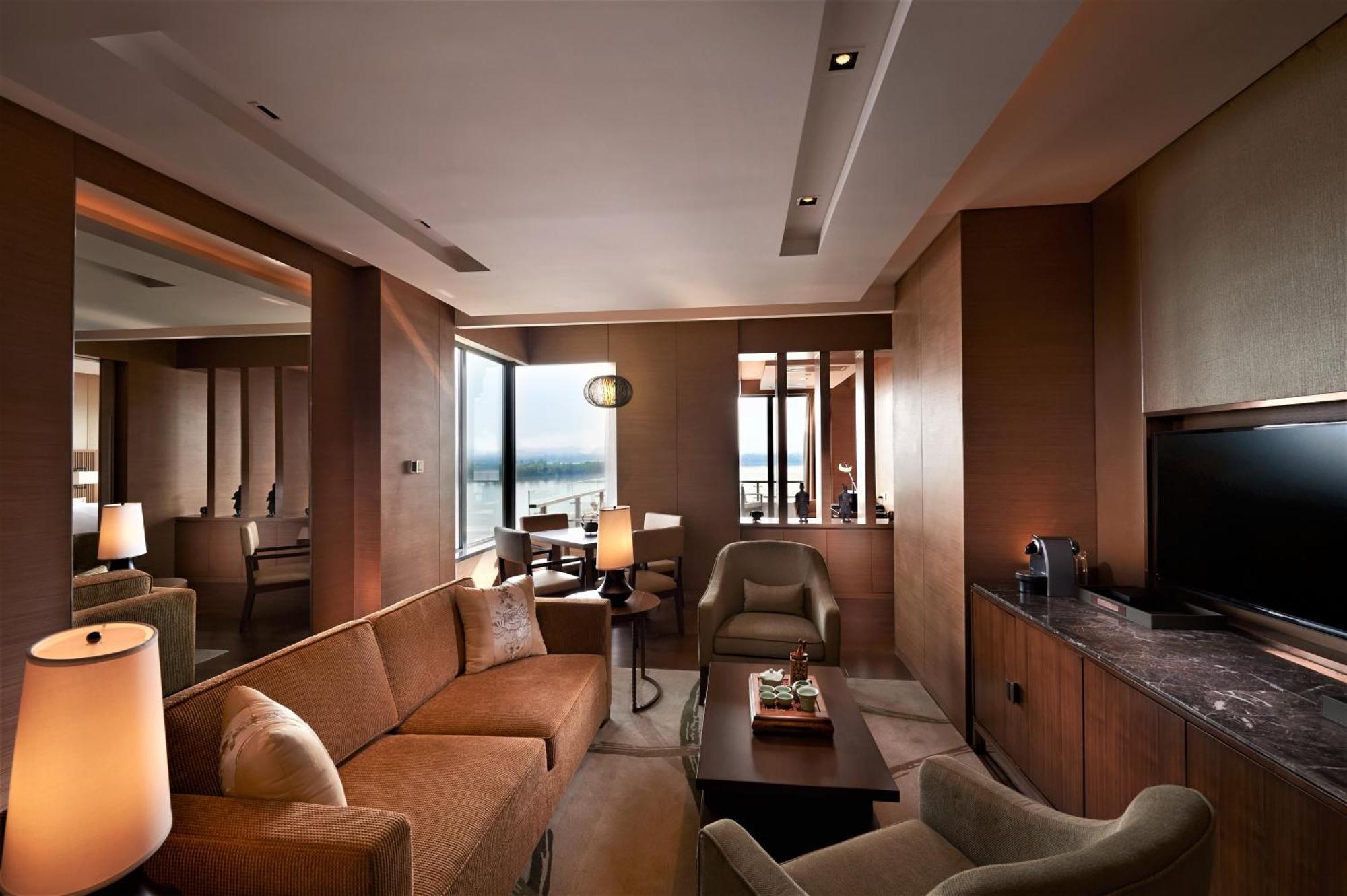 Hilton Wuhan Optics Valley Exteriör bild