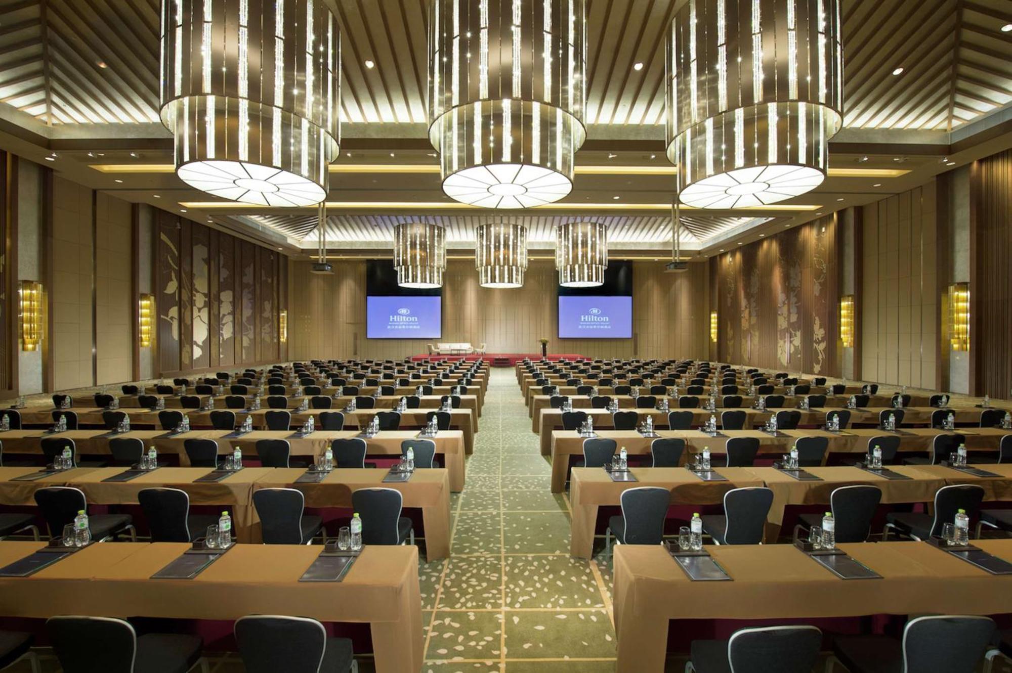 Hilton Wuhan Optics Valley Exteriör bild