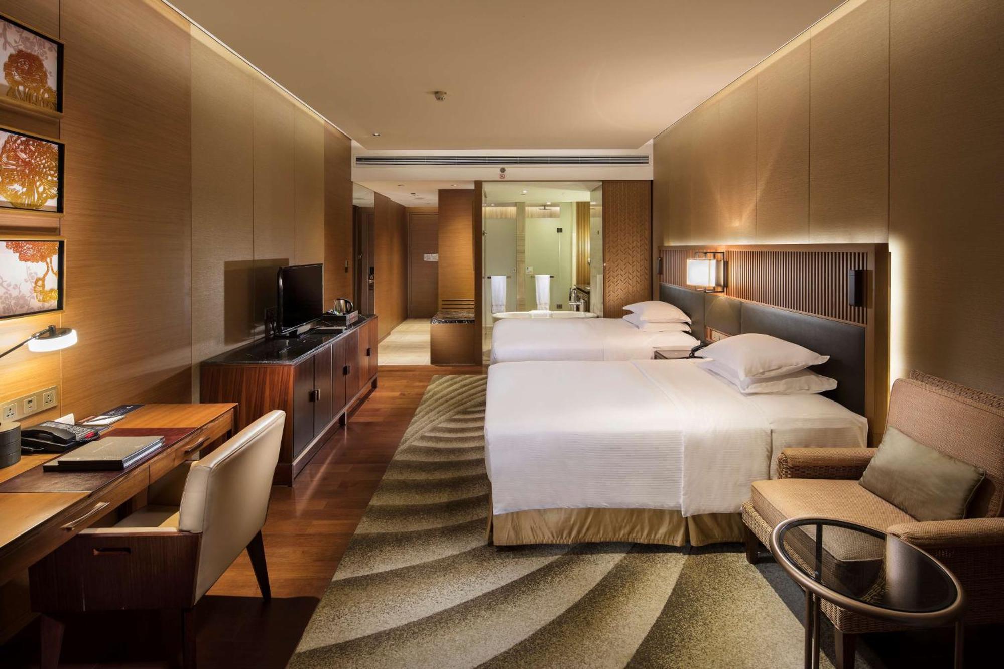 Hilton Wuhan Optics Valley Exteriör bild