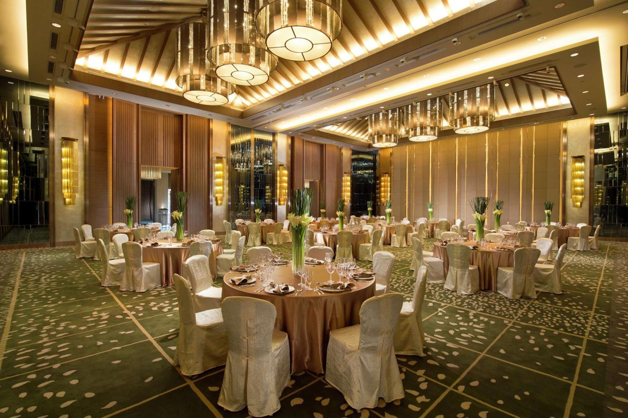 Hilton Wuhan Optics Valley Exteriör bild