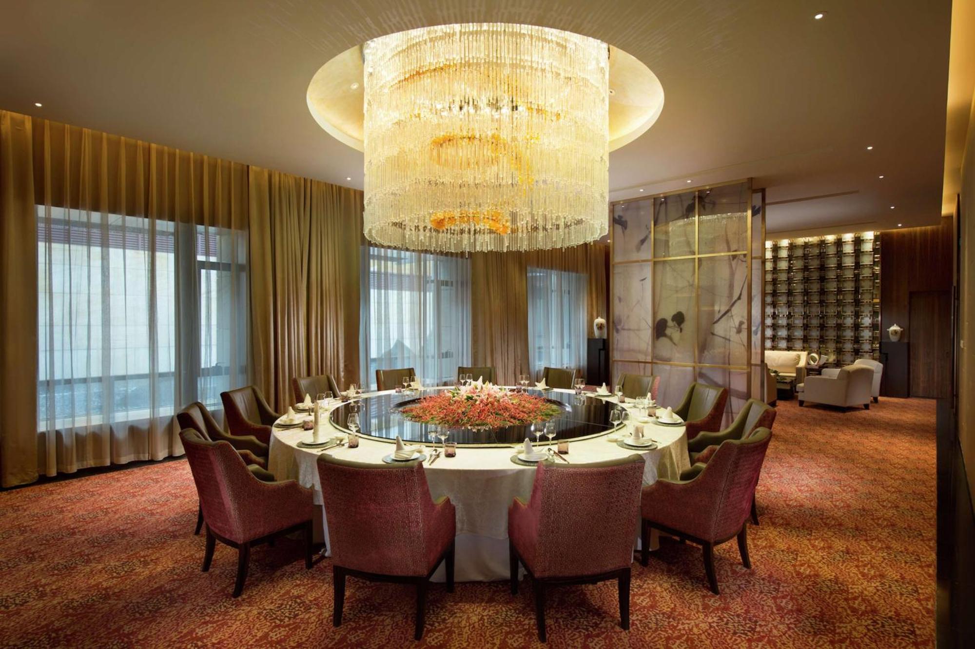 Hilton Wuhan Optics Valley Exteriör bild