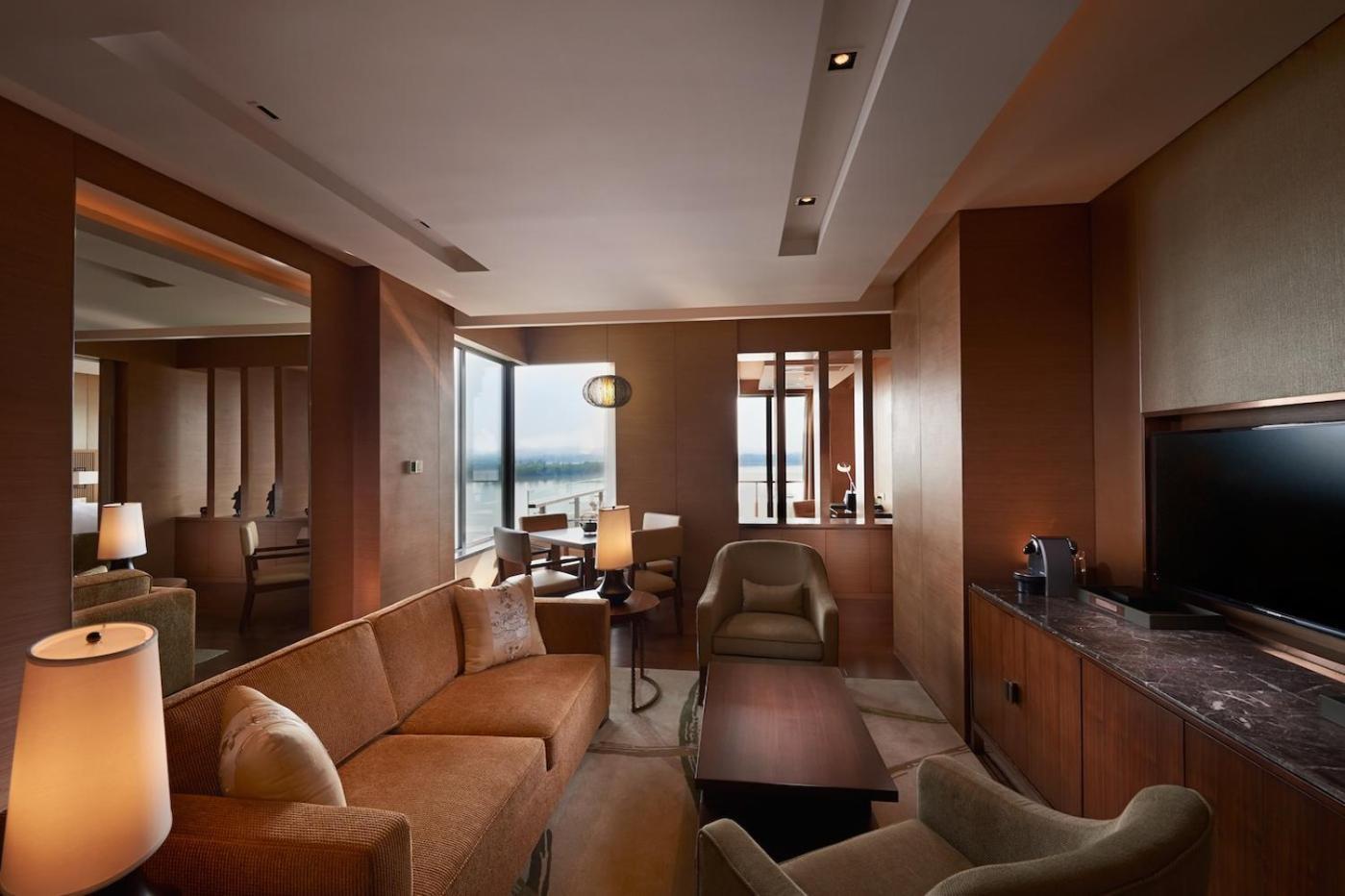 Hilton Wuhan Optics Valley Exteriör bild