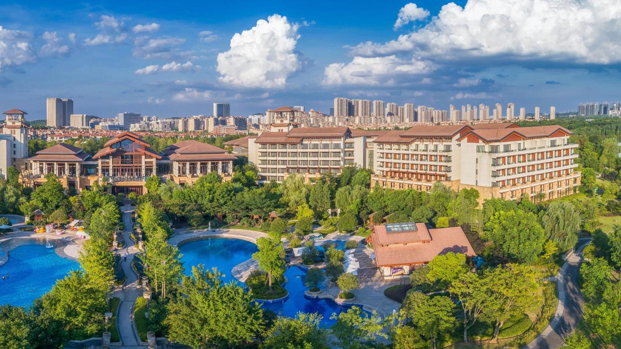 Hilton Wuhan Optics Valley Exteriör bild